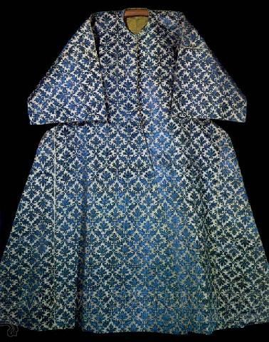 Caftan with short sleeves associated with Murat IV (1623 40). Blue velvet stitches Set In floral rhombus pattern, made In Italy In The 17th century.