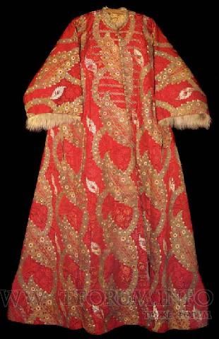 Caftan with short sleeves, double fur, associated with Bayazit II (1481 1512). 16th century