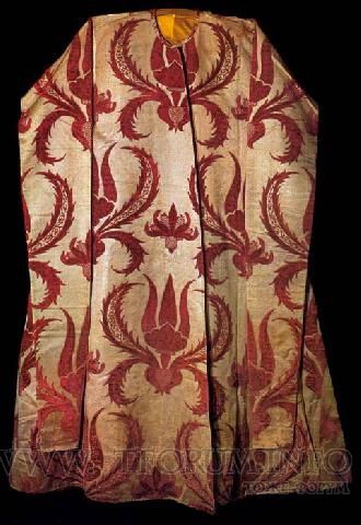 Ceremonial caftan with long sleeves associated with Soliman The Magnificent (1520 66).