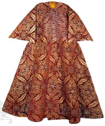 Caftan with short sleeves, from 15th century; 138. Length 142.5 Cm