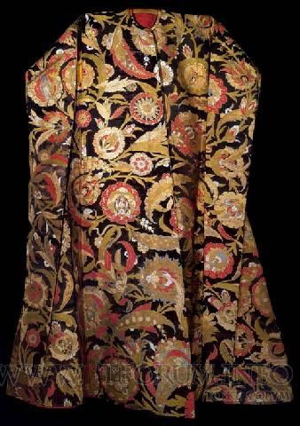 Ceremonial caftan with long sleeves associated with Bayazit II (1481 1512) But Is probably One made For Soliman The Magnificent,Sehzade Bayazit (death In 1562) Or Mustafa (death In 1553