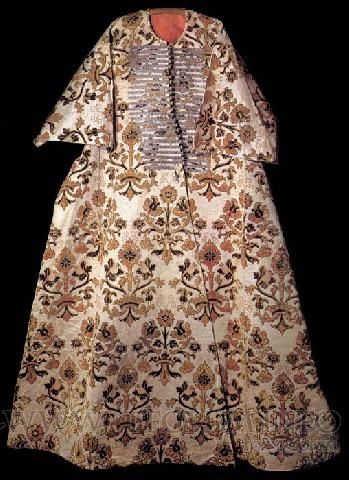 Caftan with short sleeves that belonged To Mehmet III (1595 1603).