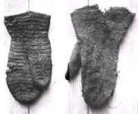 10th_century_Two_Icelandic_Mittens.png